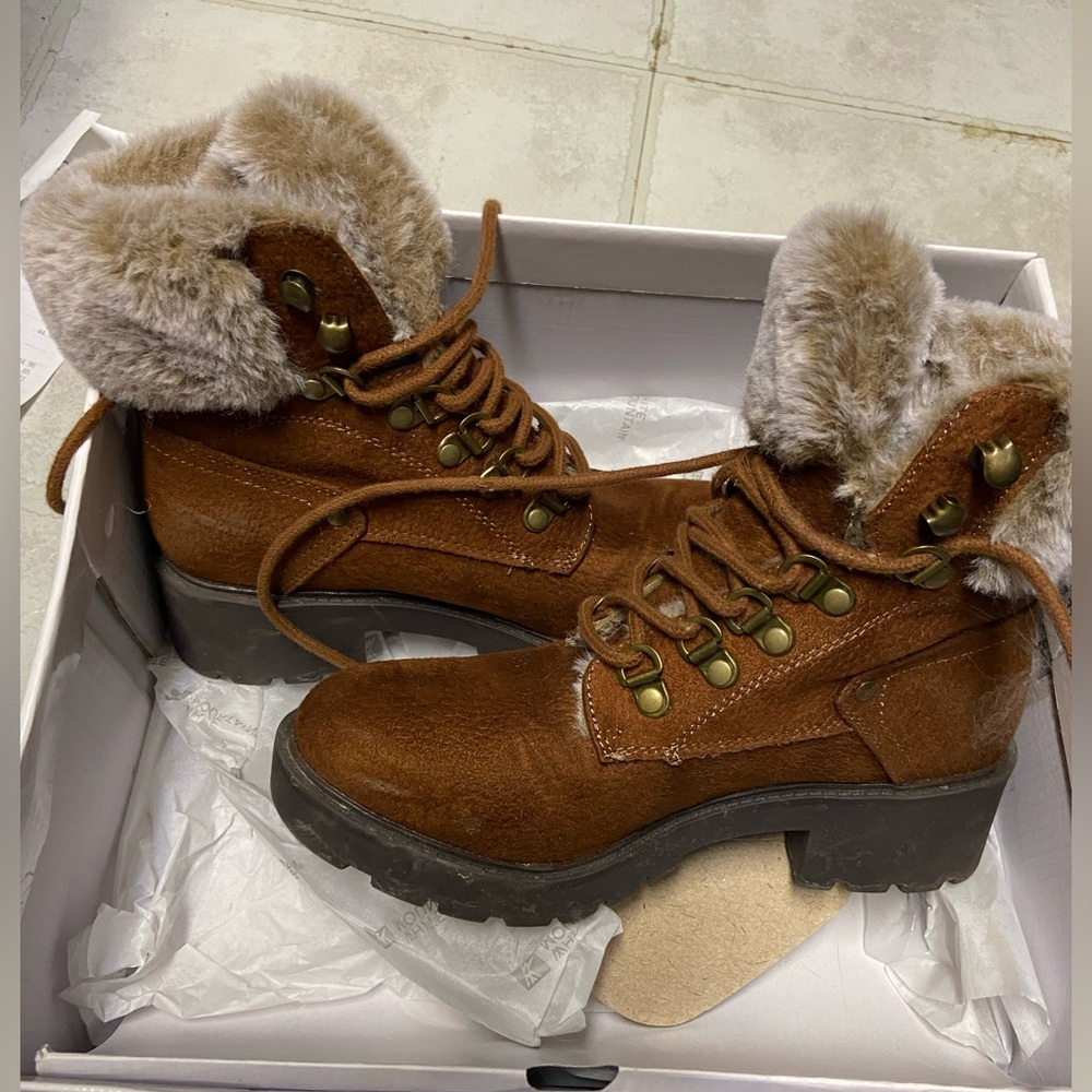 Brown booties with faux fur